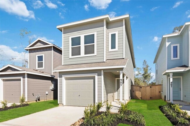 Photo - 905 Pertuso Ln