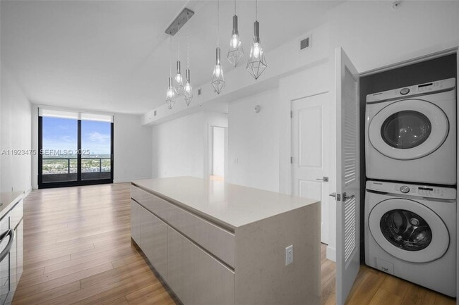 Photo - 101 Diplomat Pkwy Unit 1507