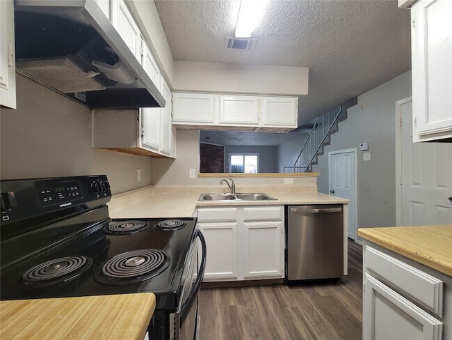 Photo - 9571 Olde Towne Row