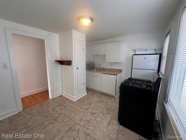 Photo - 122 W Houstonia Ave