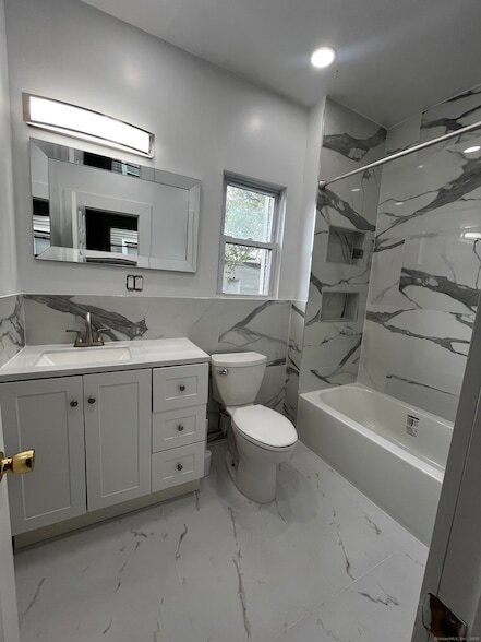 Building Photo - 11 Truman St Unit 2