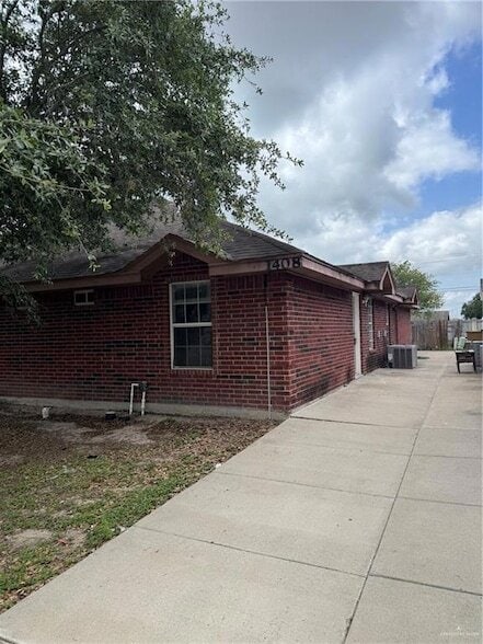 Building Photo - 1408 W Prosperity Dr Unit D