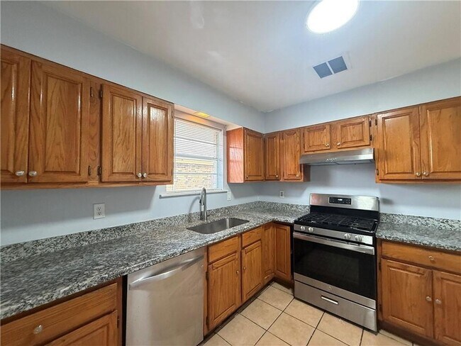 Photo - 4812 Trenton St