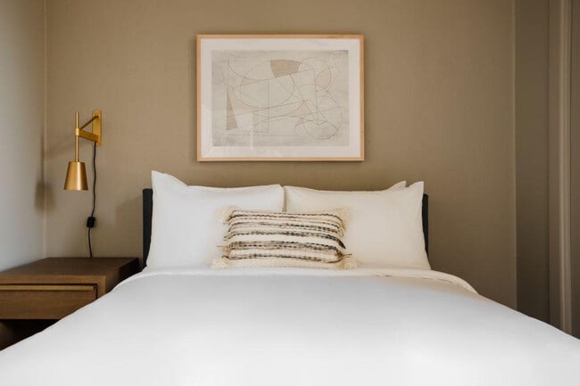 Photo - 505 E Travis St Unit ID1267122P