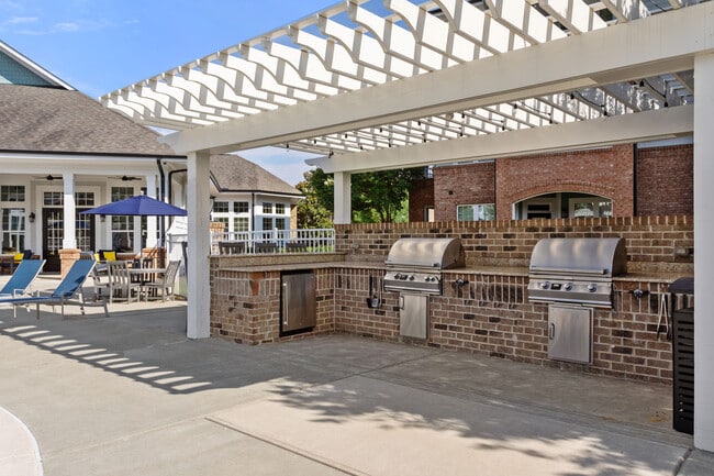 Grill by poolside - Villages at Pecan Grove