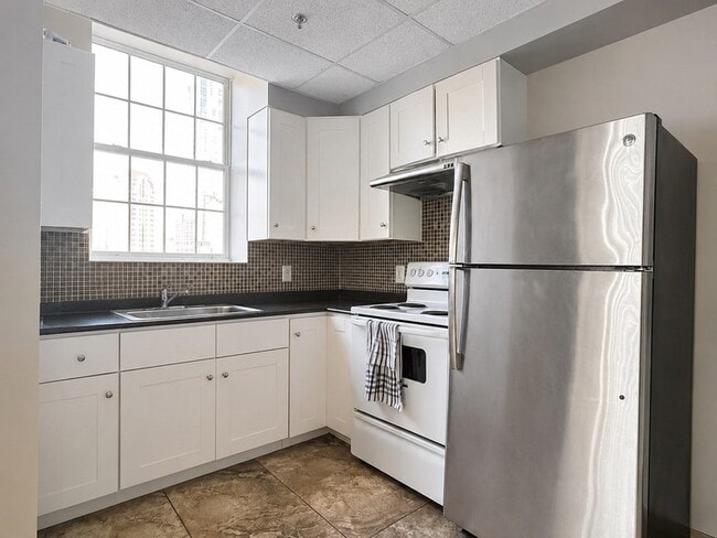 Building Photo - 72 Kneeland St Unit 503