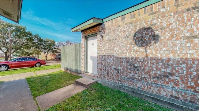 Photo - 725 Peppertree Dr Unit 22