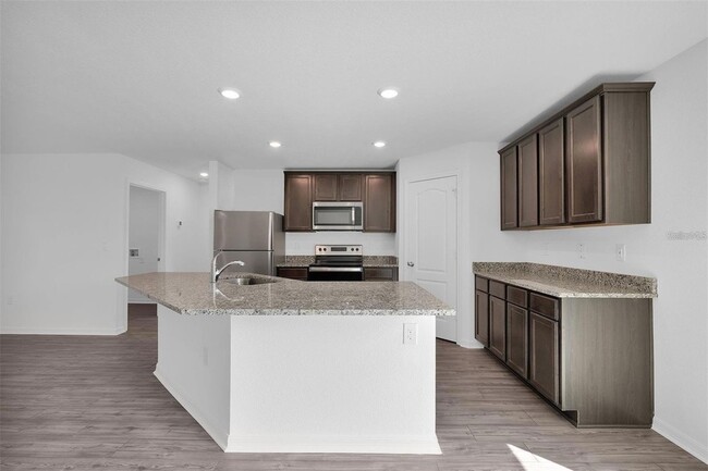 Photo - 192 Athabasca Dr