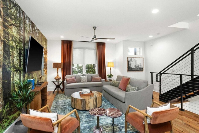 Photo - 776 E Argyle Ave Unit ID1312347P