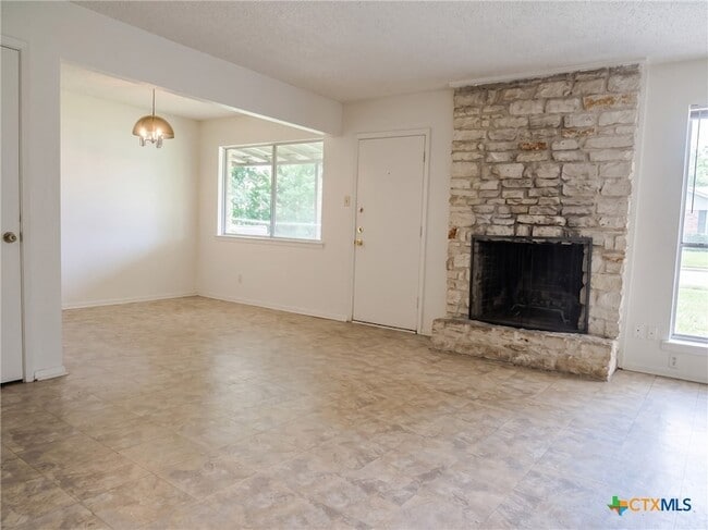 Photo - 2210 Cascade Dr