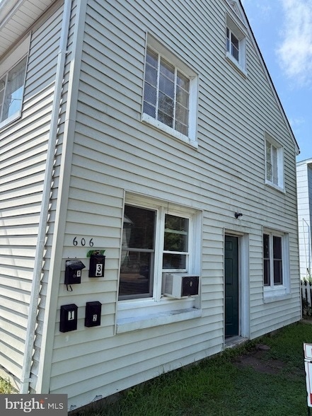 Photo - 606 Stuart St Unit 1