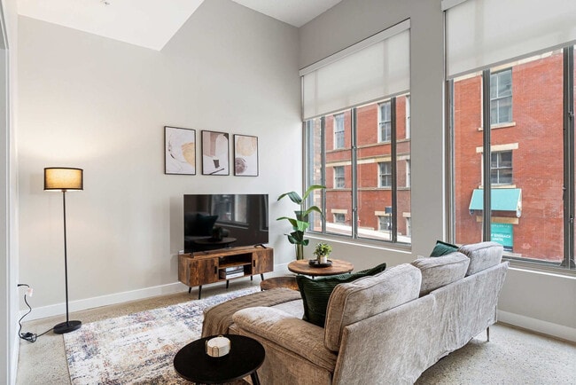 Building Photo - 205 W 4th St Unit ID1354363P