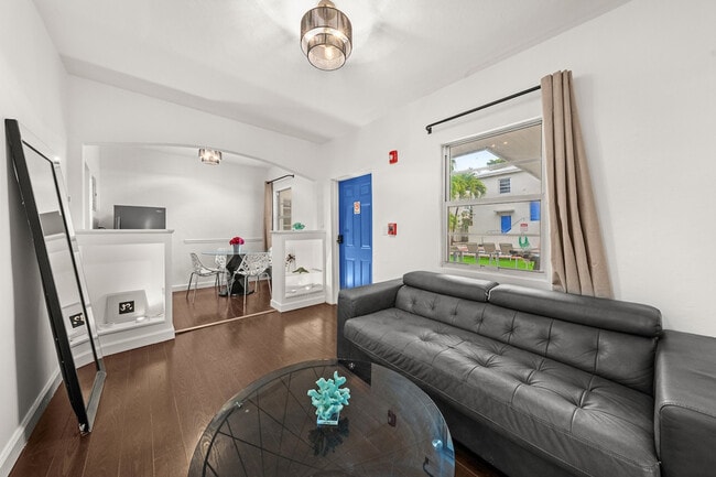 Building Photo - 937 Lenox Ave. Unit SI ID1540485P