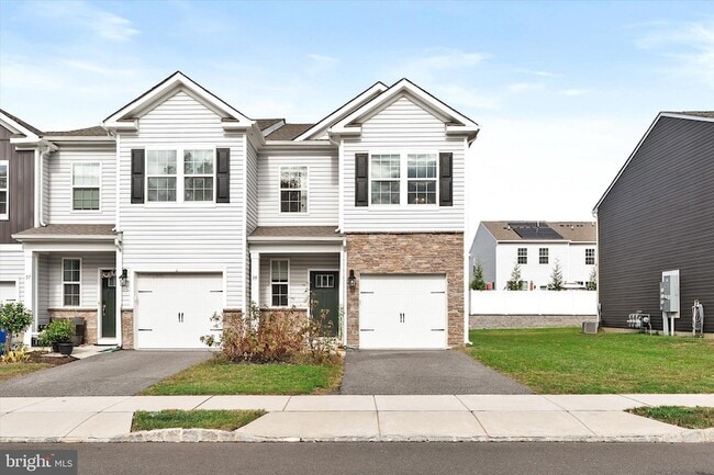 Building Photo - 59 Peregrine Way