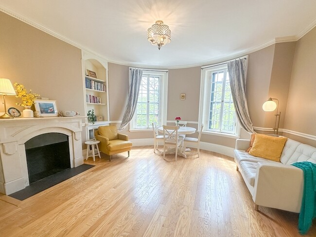 Building Photo - 319 Dartmouth St Unit 3