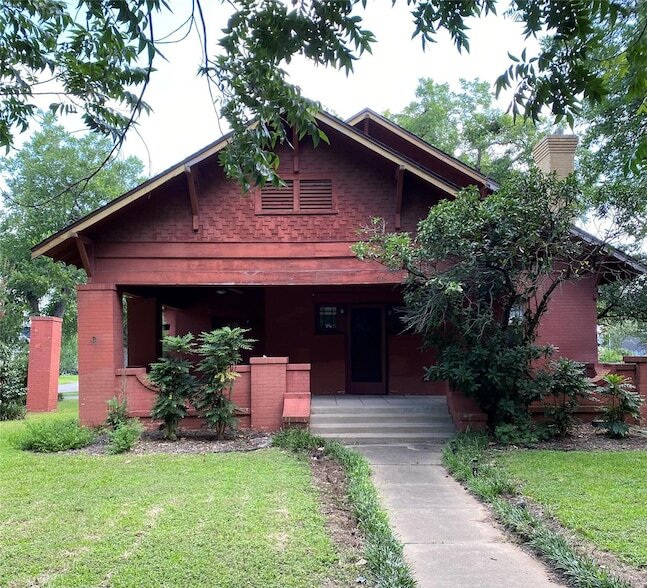 Building Photo - 700 N Main St
