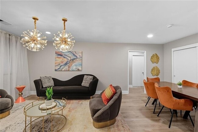 Building Photo - 3645 Peachtree Rd NE Unit 204