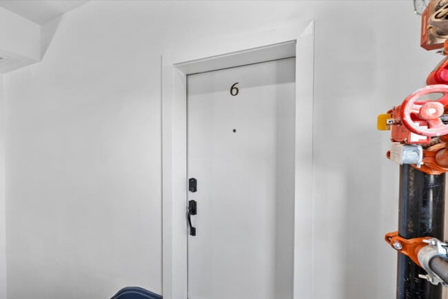 Photo - 18 W Elder St Unit SI ID1540379P