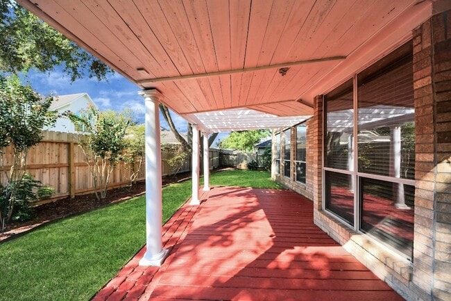 Photo - 4422 Roundtree Ln