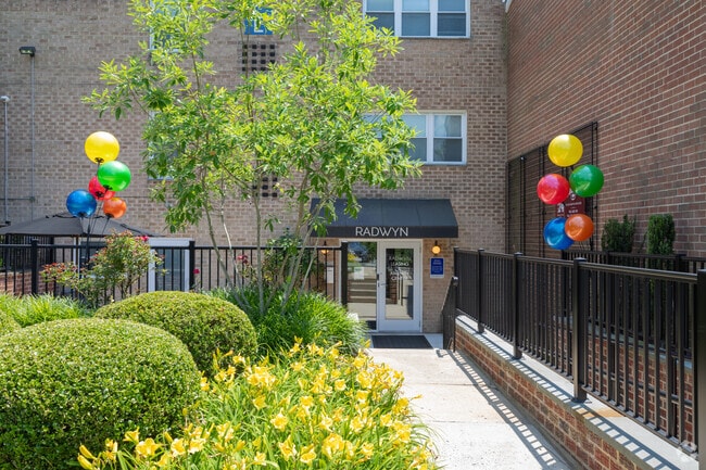 Leasing Office & Amenities Center - Radwyn Apartments