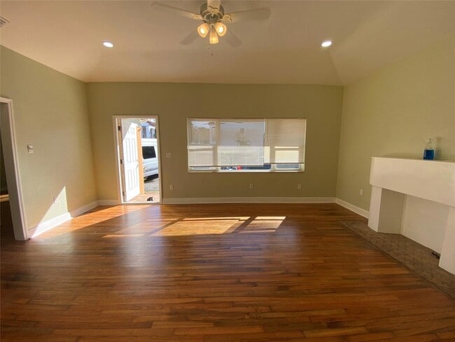 Photo - 1655 Hayes St