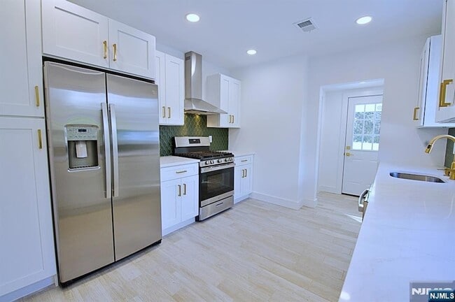 Photo - 16 Clarke St