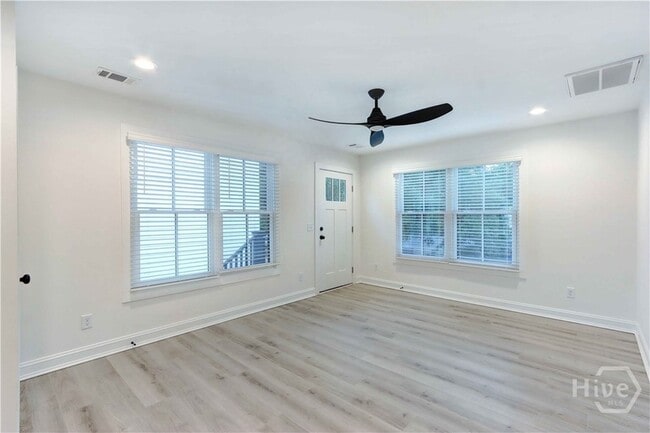 Photo - 226 W 39th St