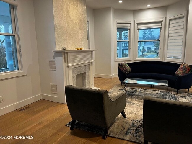 Photo - 255 Hollywood Ave