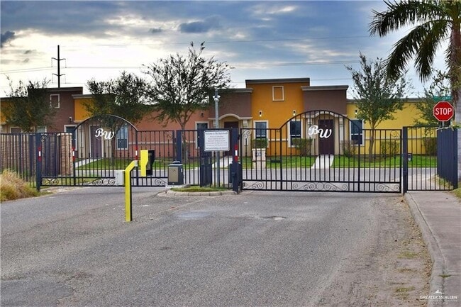 Photo - 3127 Regal Dr Unit B