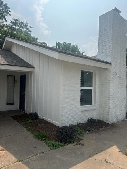 Building Photo - 5409 Purple Sage Dr Unit B