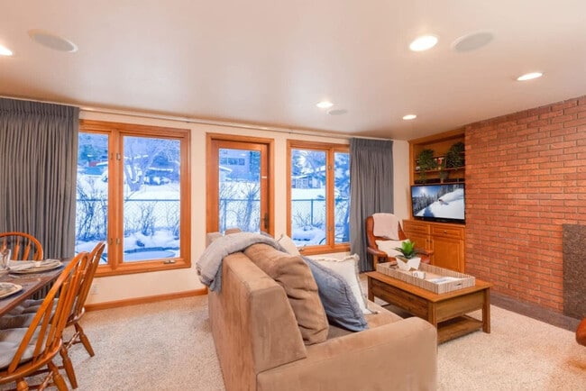 Building Photo - 611 S Monarch St Unit ID1021494P