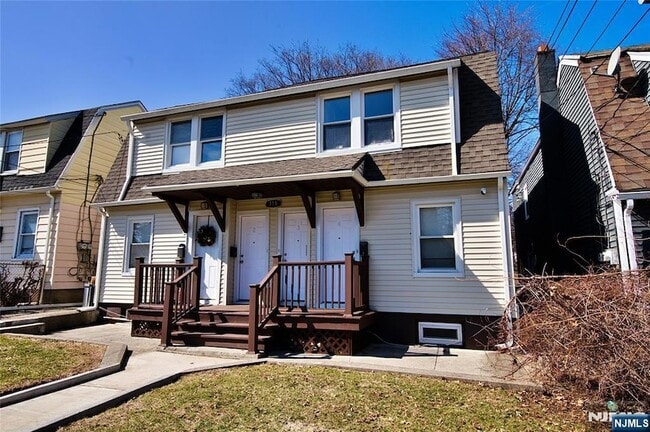 Building Photo - 116 Maple Ave Unit 3