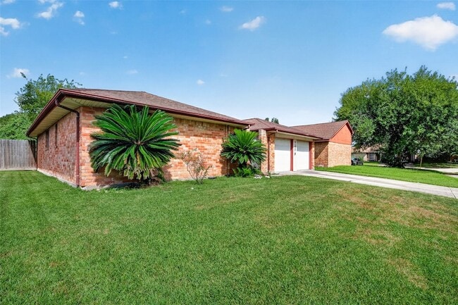 Photo - 1379 Wrotham Ln