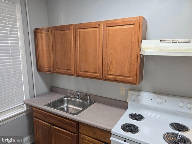 Photo - 204 N 57th St