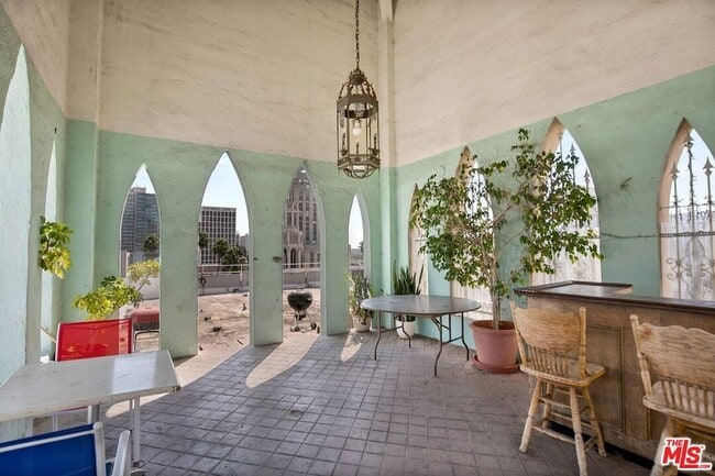 Photo - 634 S Gramercy Pl