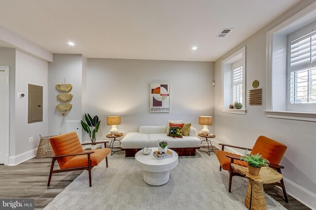 Photo - 819 D St NE Unit 7