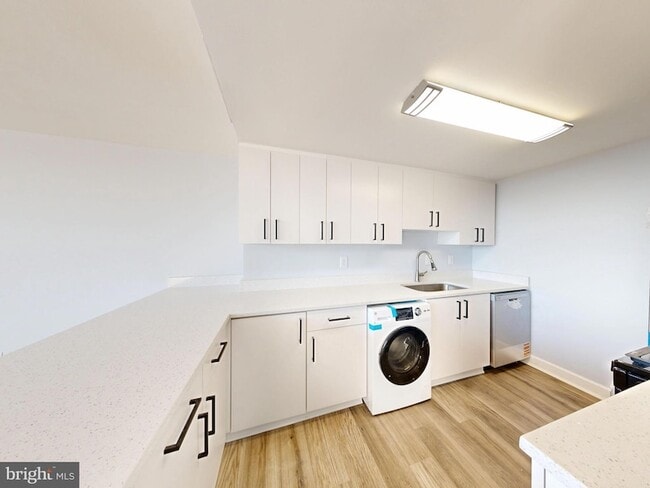 Photo - 4600 Duke St Unit 600