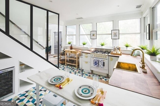 Building Photo - 449 Greenwood Ave NE Unit 3