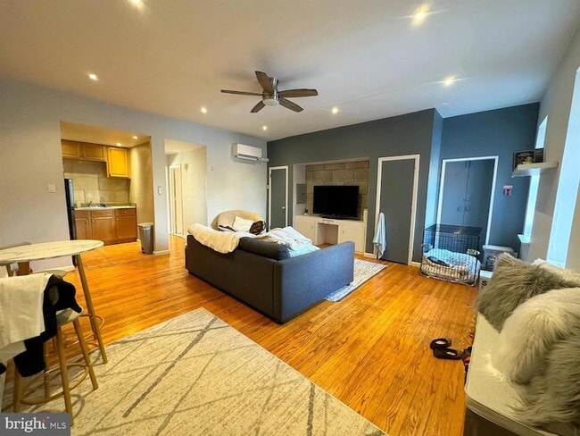 Building Photo - 322 S 11th St Unit 11