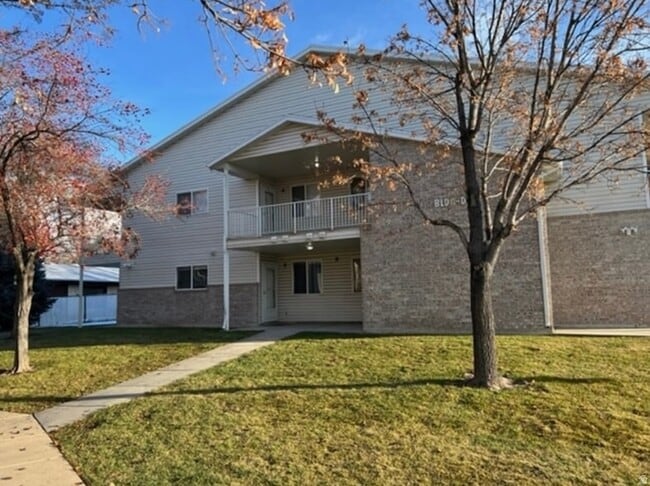 Building Photo - 2421 N Washington Rd Blvd Unit D7