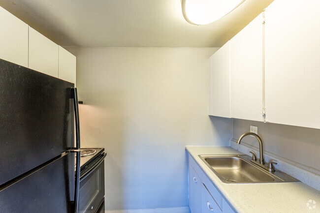 2BR, 1.5BA - 972SF - The Loop at Lamar Station