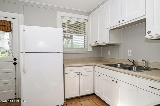 Photo - 214 8th Ave N