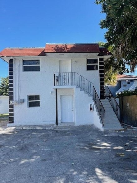 Photo - 302 N Tamarind Ave