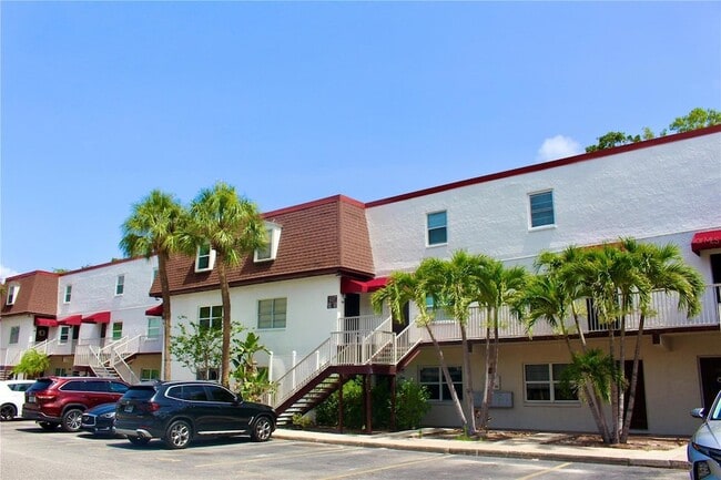 Building Photo - 9101 Tudor Dr Unit F206