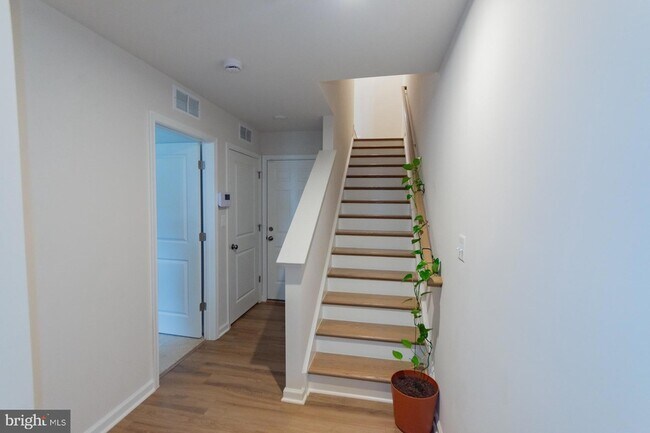 Photo - 154 Coolidge Ave