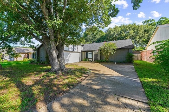 Photo - 16026 Beechnut St