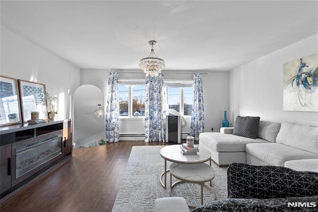 Photo - 557 Market St