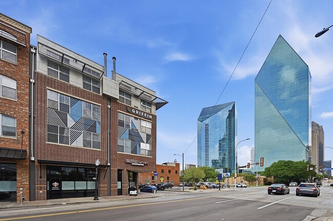 10_1001_Ross_Ave_Dallas_TX_75202-Exterior-MHP_0676 Mike Gasperetti Large - The Griffin