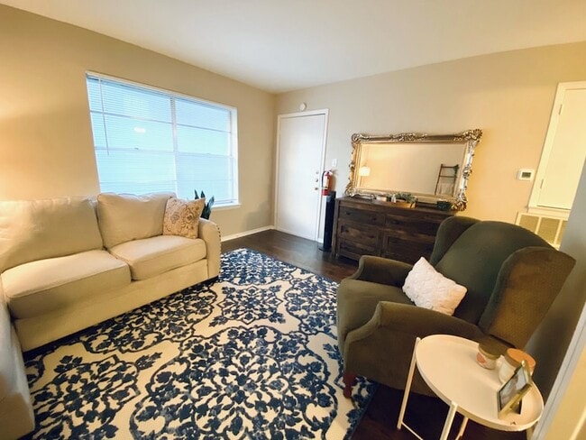 Photo - 1107 N Locust St Unit 3