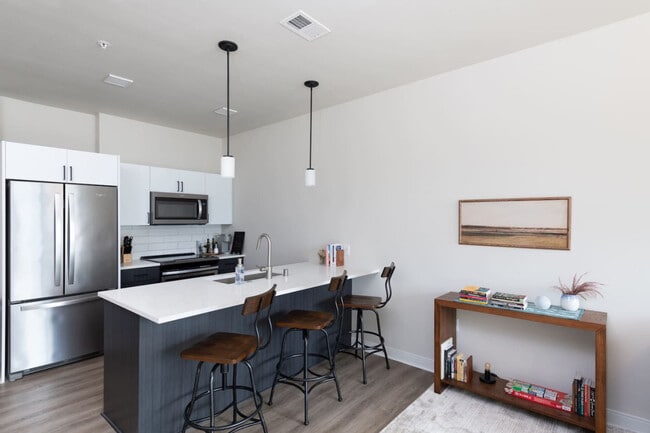 Photo - 1632 N Franklin Pl Unit ID1379003P